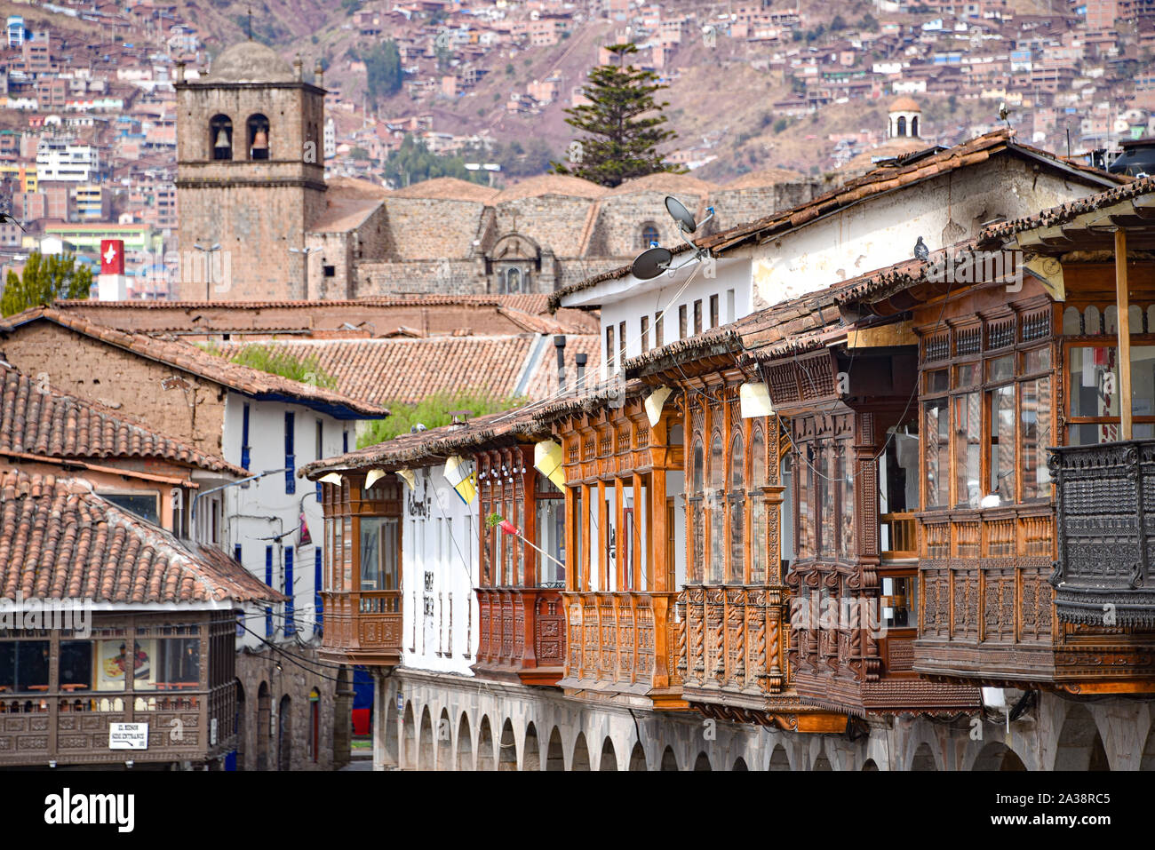 Cusco, Pérou - Sept 26, 2019 : balcons et de l'architecture de la Plaza de Armas de Cusco Banque D'Images