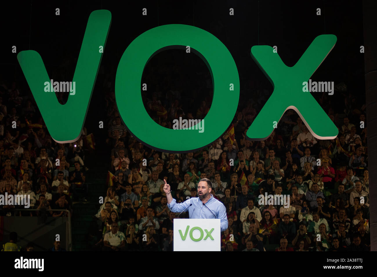 Madrid, Espagne. 6 octobre, 2019. Santiago Abascal, chef du parti d'extrême droite au cours de la VOX Vistalegre "Plus Ultra" de l'avant d'un mois avant les élections espagnoles. Credit : Marcos del Mazo/Alamy Live News Banque D'Images