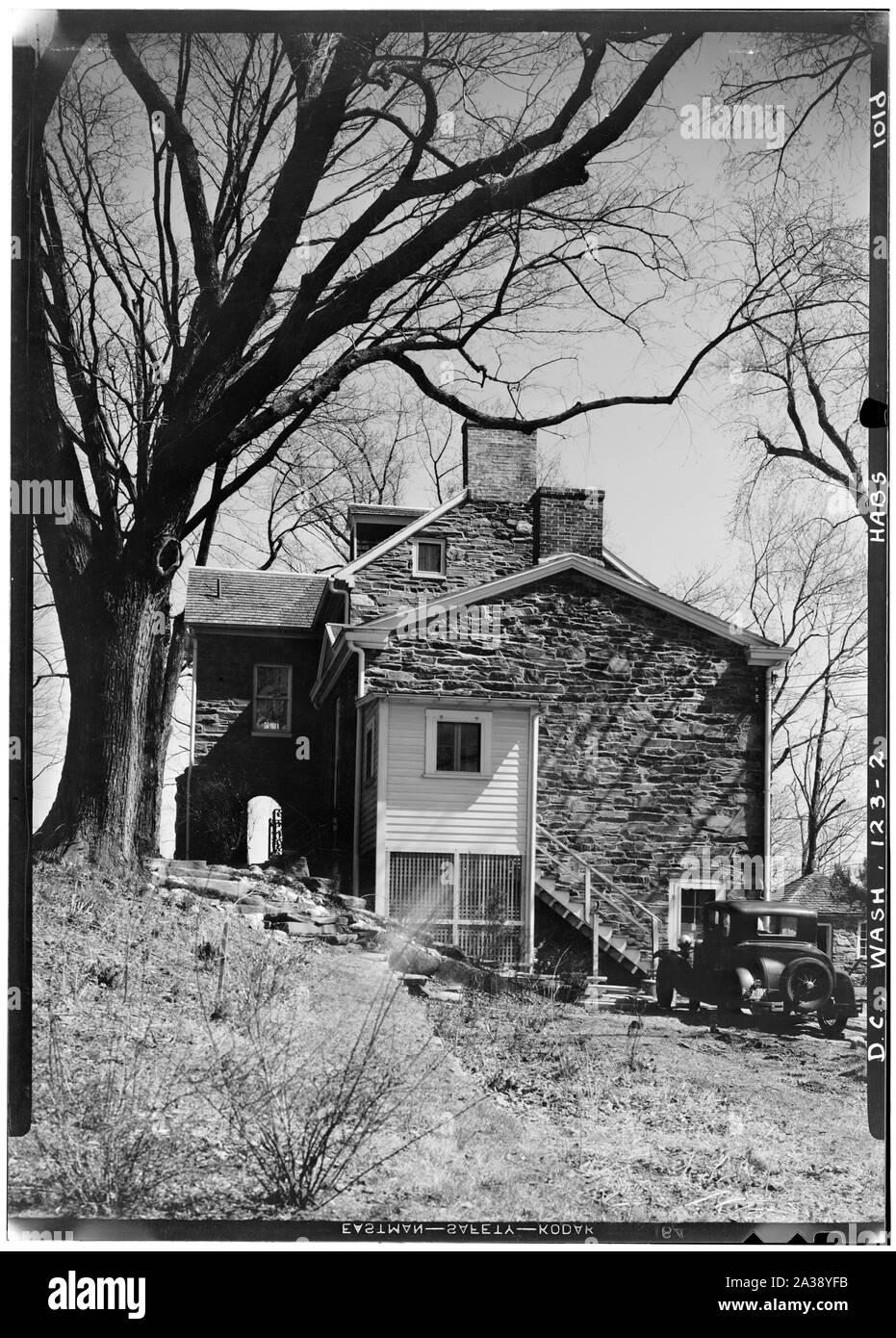 Vue de côté ; 2. Les bâtiments historiques de l'enquête américaine Albert S. Burns, C. 1934, 1935 Photographe - Côté Colline linnéenne, 3545 Williamsburg Lane Northwest, Washington, District of Columbia, DC C'est une image d'un endroit ou d'un bâtiment qui est inscrit sur le Registre National des Endroits Historiques aux États-Unis d'Amérique. Son numéro de référence est 73000223 ; Banque D'Images