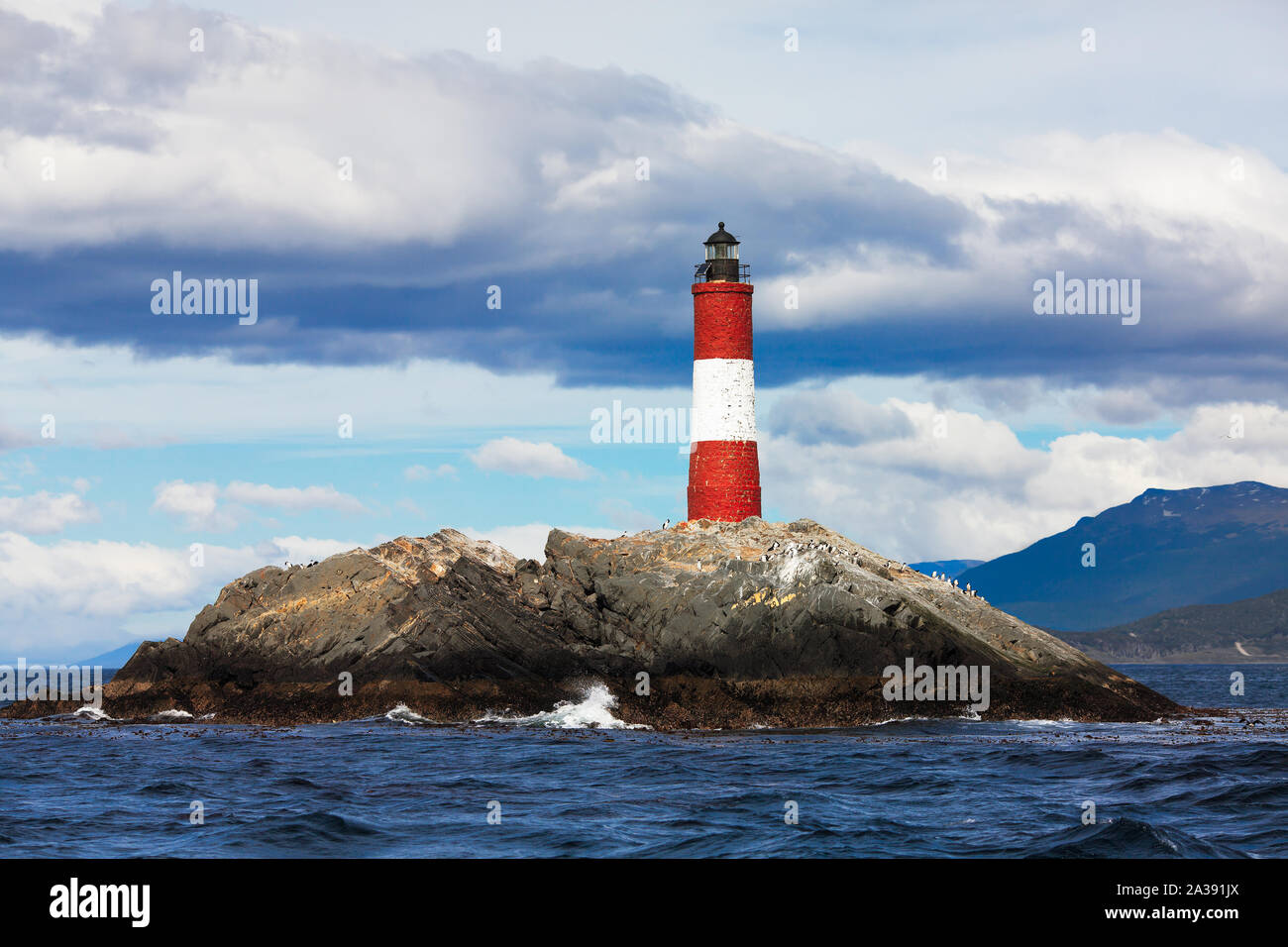 Les Eclaireurs lighthouse (phare de la fin du monde) dans le canal de Beagle, Ushuaia, Tierra del Fuego, Argentina Banque D'Images