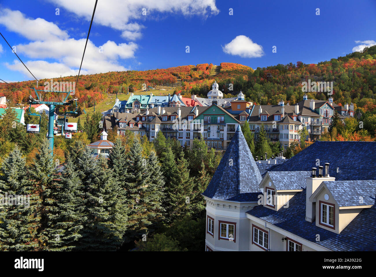 Vue aérienne du Mont Tremblant en automne, Québec, Canada Banque D'Images