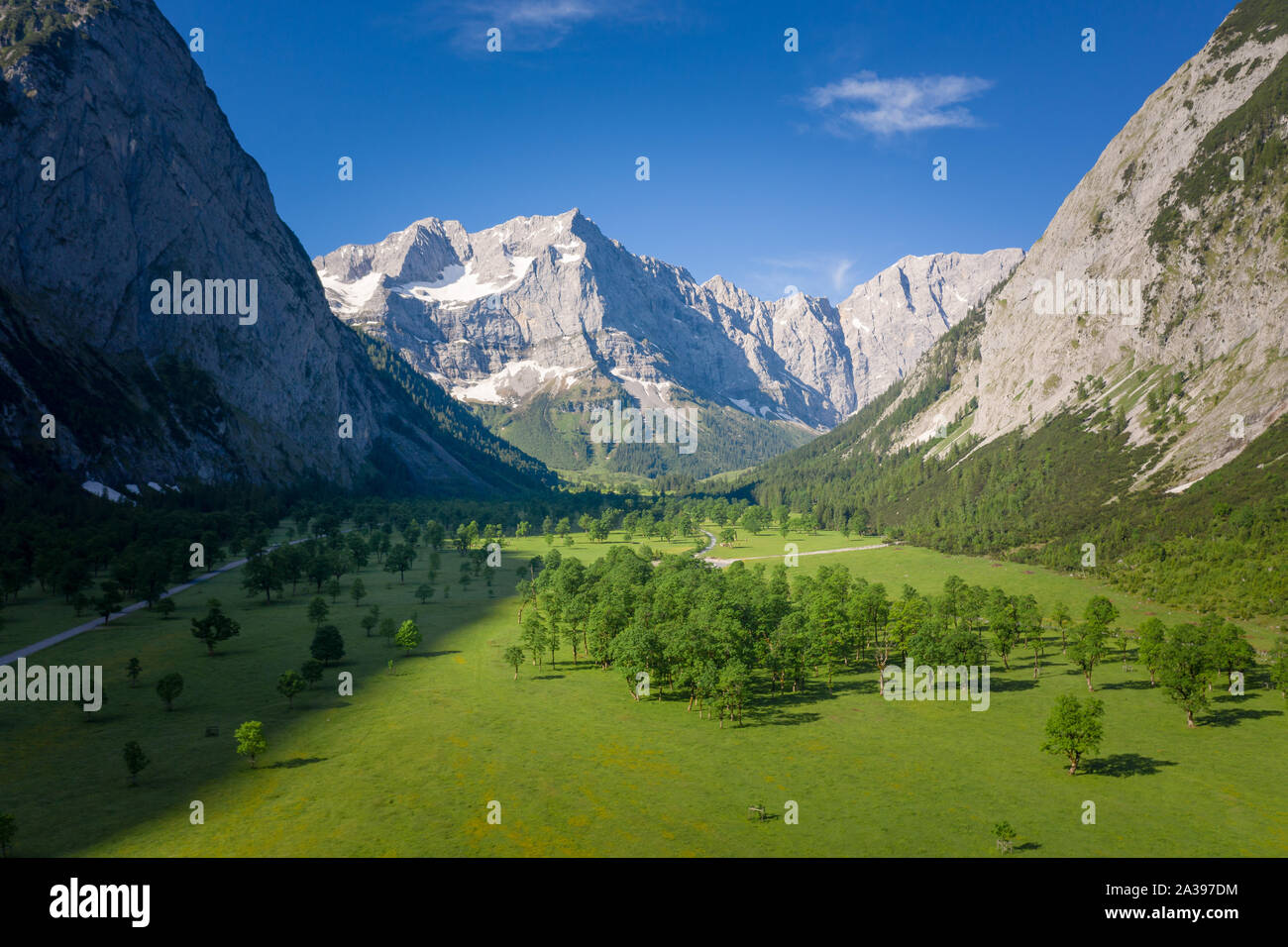 La montagne du Karwendel et du paysage de la vallée, Scharnitz, Tyrol, Autriche Banque D'Images
