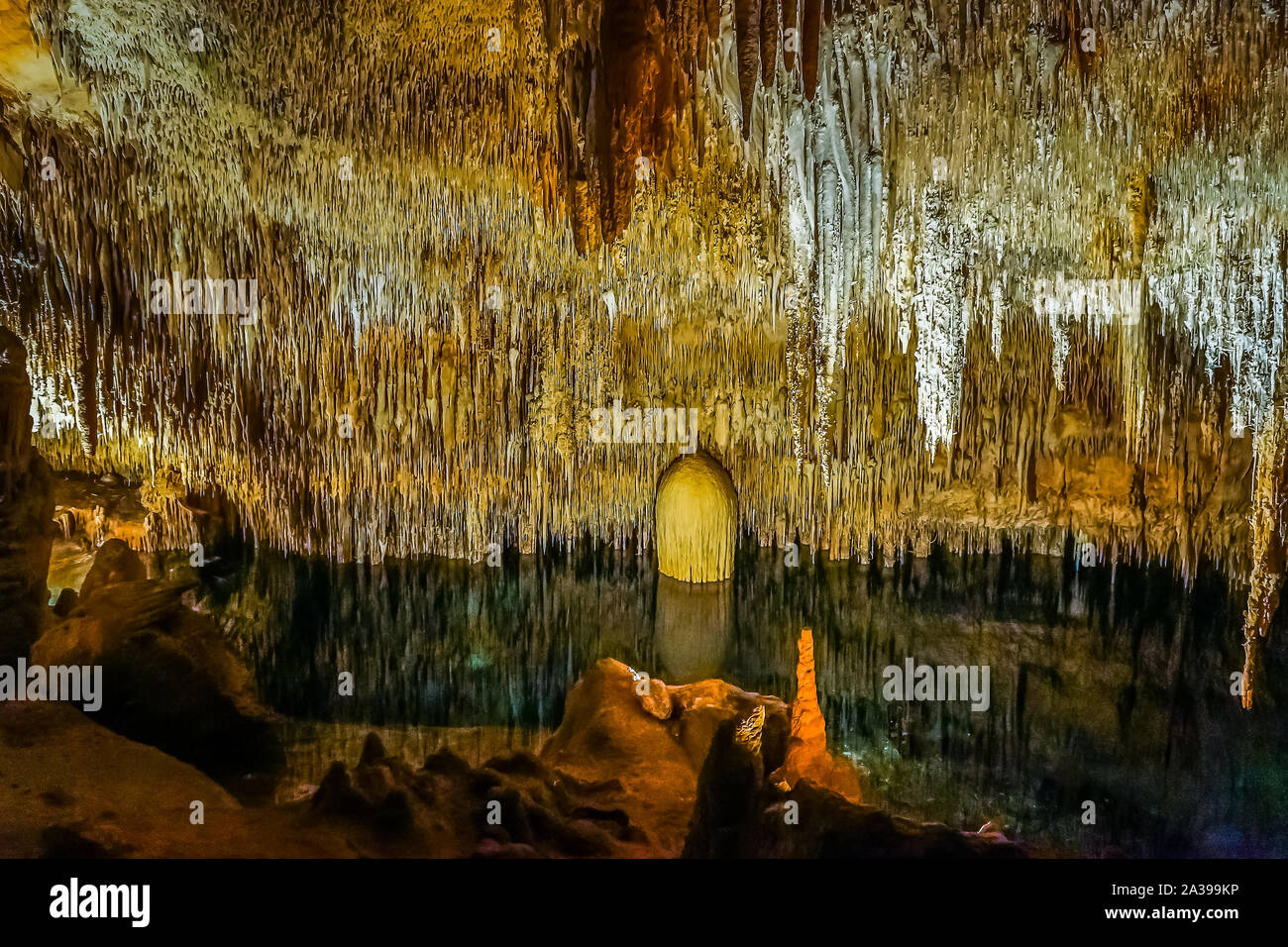 Célèbre grotte, Cuevas del Drach ou Grotte de Dragon sur l'île espagnole de Majorque, près de Porto Cristo Banque D'Images