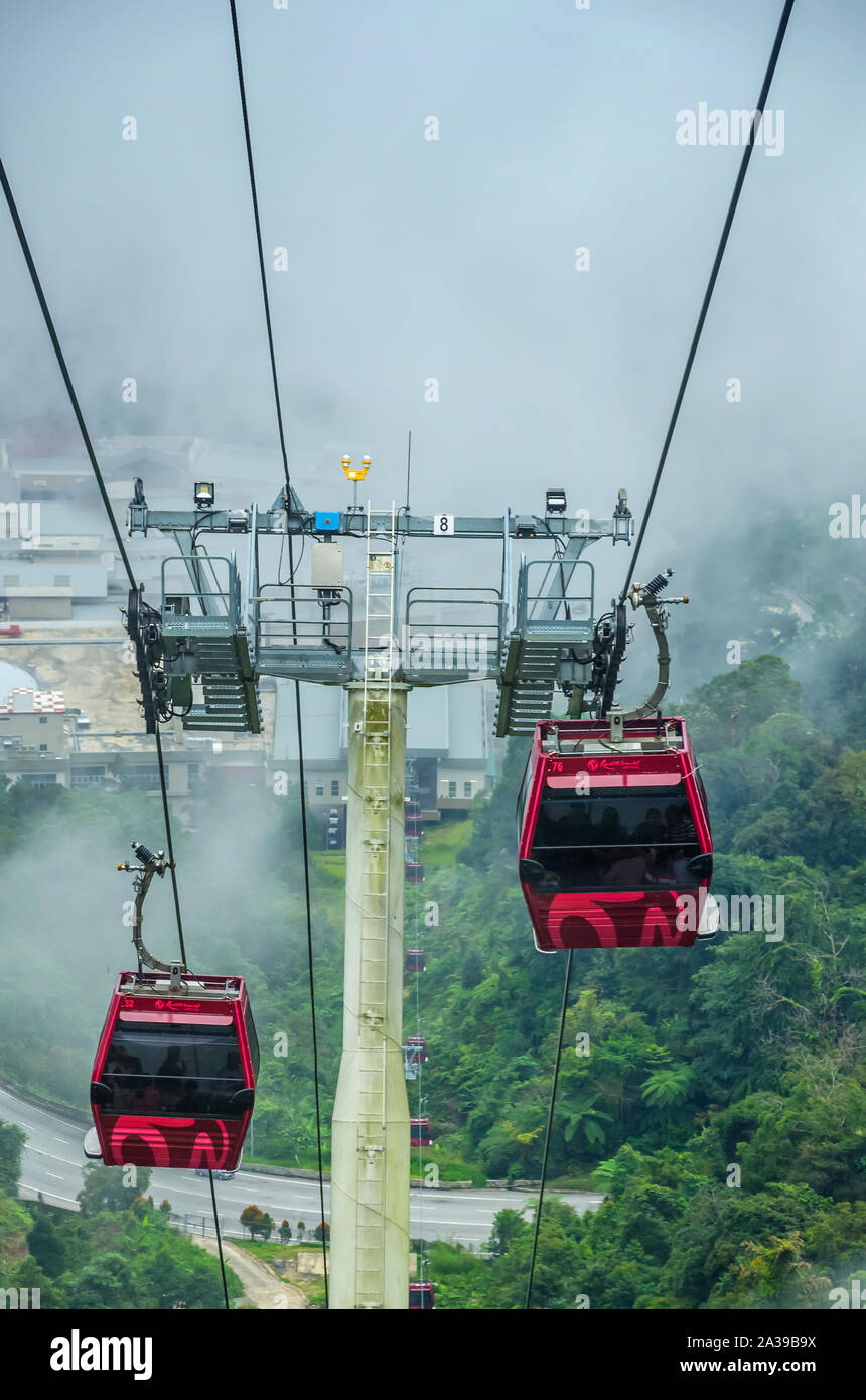 PAHANG, MALAISIE - le 18 décembre 2018 : Cable voiture à Genting Skyway en Malaisie. C'est une télécabine reliant Gohtong Jaya et Resorts World Genting. Banque D'Images