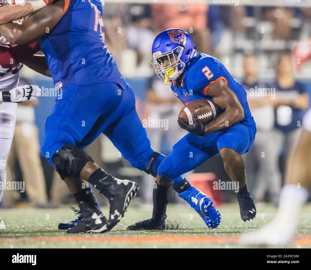 Houston, Texas, USA. 5ème Oct, 2019. Houston Baptist running back Huskies Ean Beek (2) porte la balle au cours de la NCAA football match entre le Verbe Incarné cardinaux et le Houston Baptist Huskies au Husky Stadium à Houston, Texas. Verbe incarné a battu Houston Baptist 38-36. Prentice C. James/CSM/Alamy Live News Banque D'Images