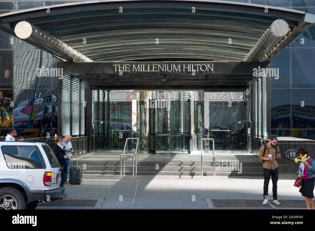 Entrée de l'hôtel Hilton Millenium, NYC, USA Banque D'Images