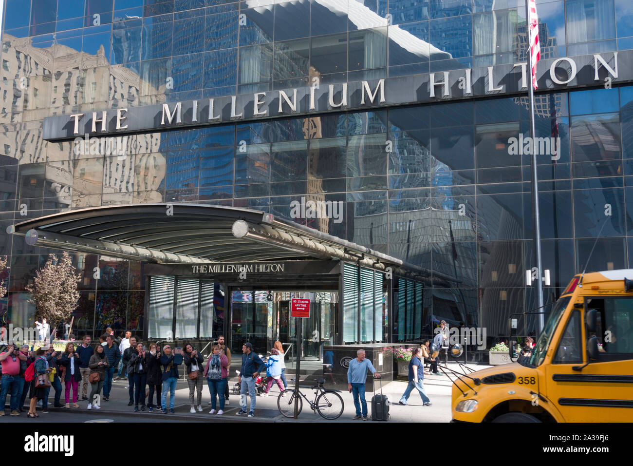 Entrée de l'hôtel Hilton Millenium, NYC, USA Banque D'Images