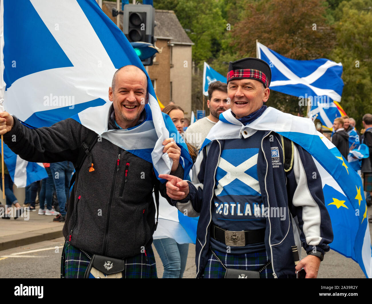 Edimbourg, Ecosse, ROYAUME UNI - 05 octobre 2019 - plusieurs milliers de partisans de l'indépendance écossaise ont pris part à un "tous sous une même bannière - AUOB' rally. Banque D'Images