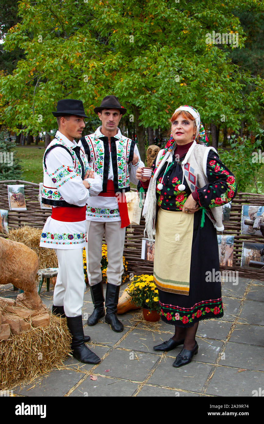 Costume traditionnel roumain homme sale