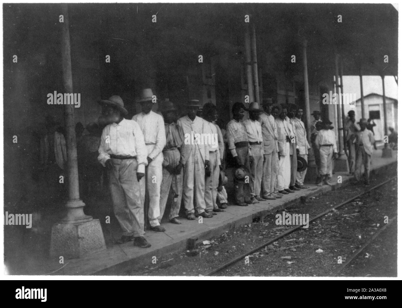 Des scènes au Porto Rico, 1898 : les autochtones dans la région de rail depot à Ponce Banque D'Images