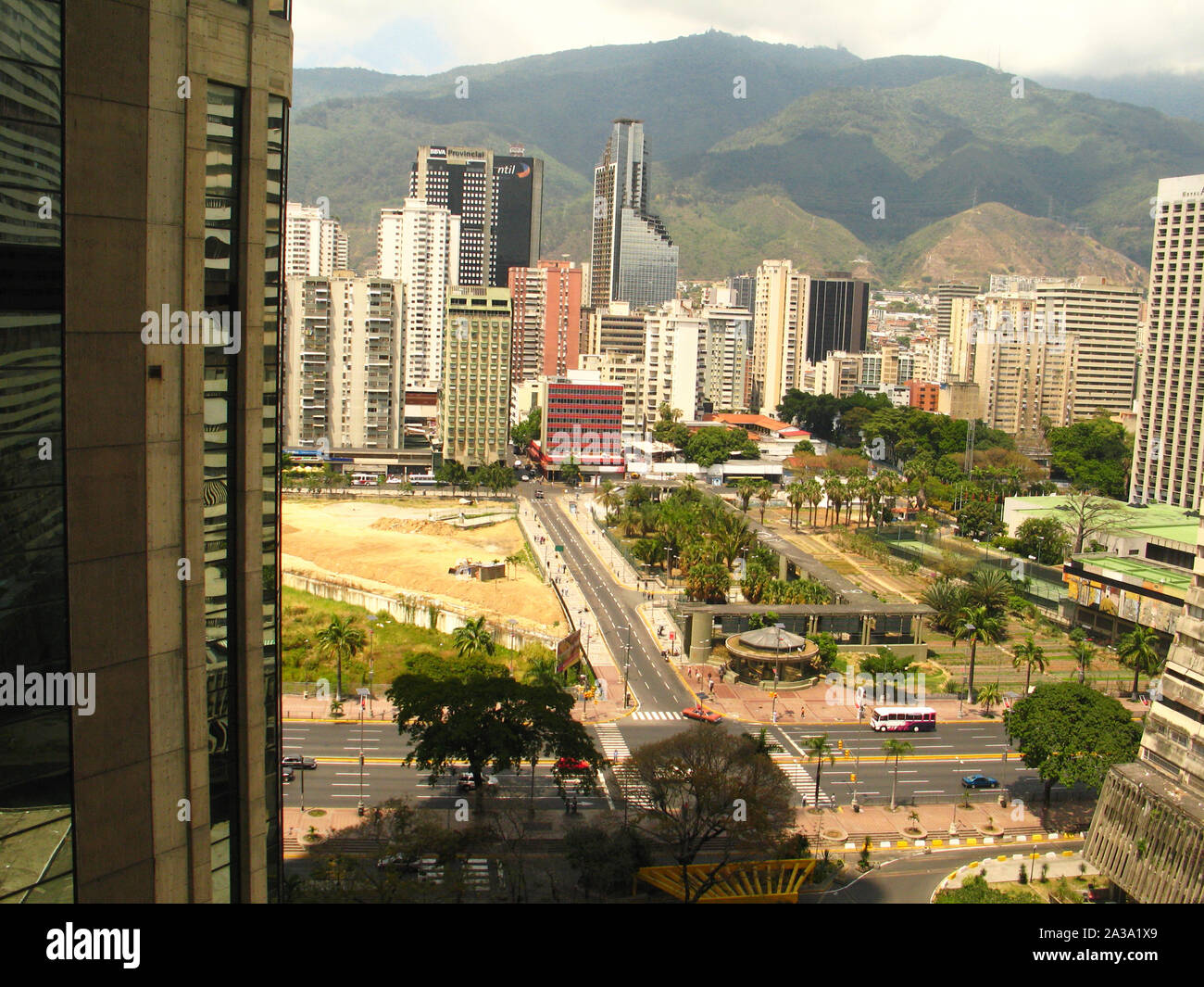 Caracas vue sur l'horizon de Central Park complexe avec la Montagne Avila Banque D'Images