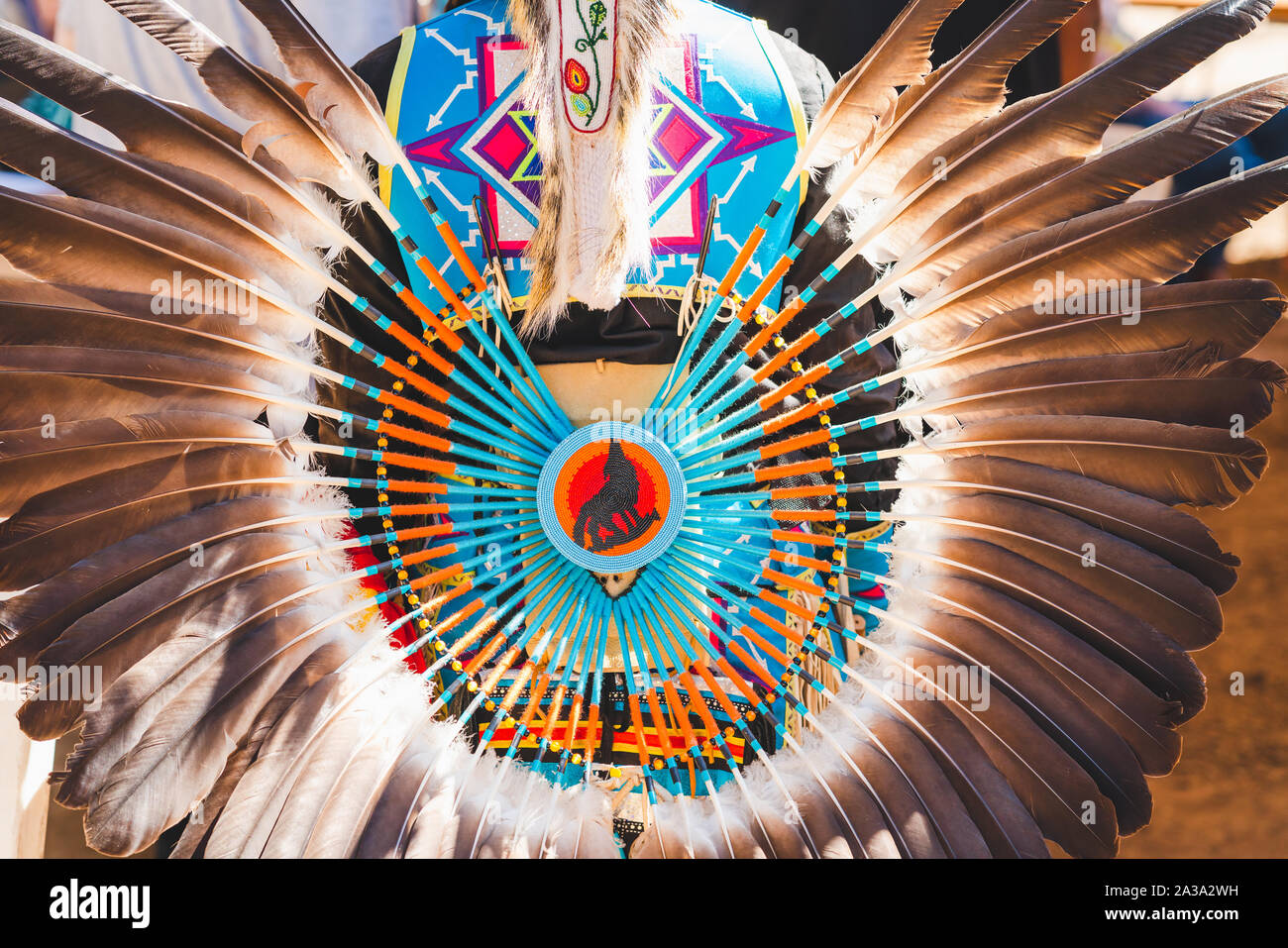 2019 Santa Ynez Chumash Inter-Tribal Pow-wow. Le bouclier de guerre a été utilisé pour repousser les flèches et les clubs Banque D'Images
