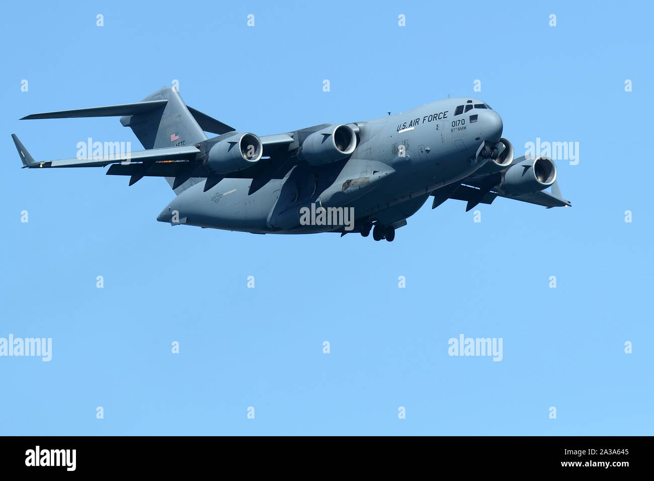 Boeing C-17 Globemaster III battant lors du grand meeting aérien du Pacifique à Huntington Beach, en Californie, le 4 octobre 2019 Banque D'Images