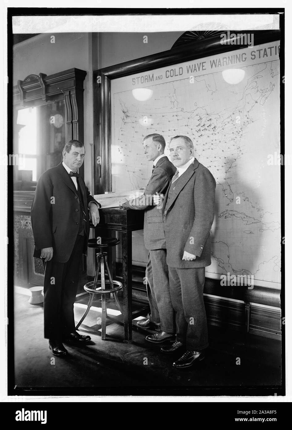 Sec. Gore, R.H. Weightman prévisionniste et M. C.F. Marvin, chef de Bu. Banque D'Images