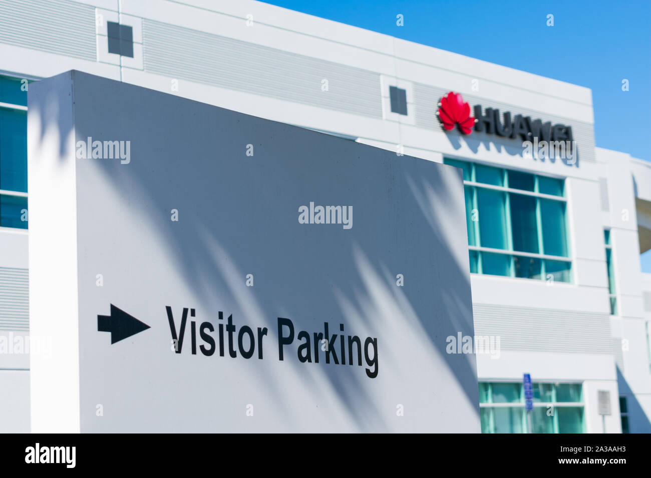 Parking visiteurs inscrivez-vous à l'orientation à l'intention des visiteurs de Huawei Technologies Recherche et développement dans la Silicon Valley Campus Banque D'Images