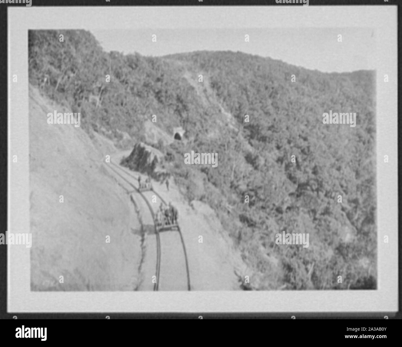 L'article de voitures sur les chemins de montagne - tunnel 19 Banque D'Images