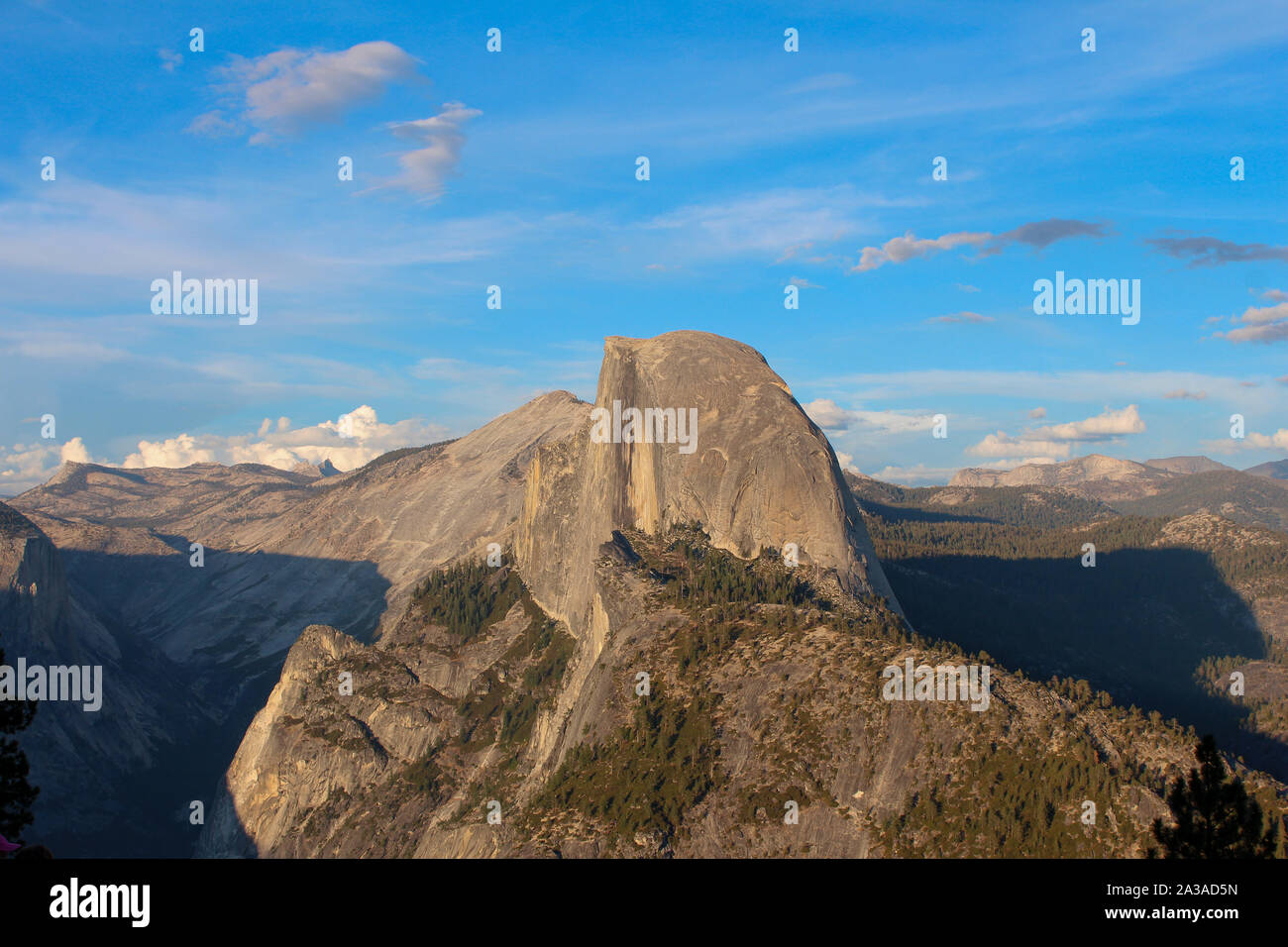 Belle vue de demi-dôme de Glacier Point, Yosemite National Park, California, USA Banque D'Images