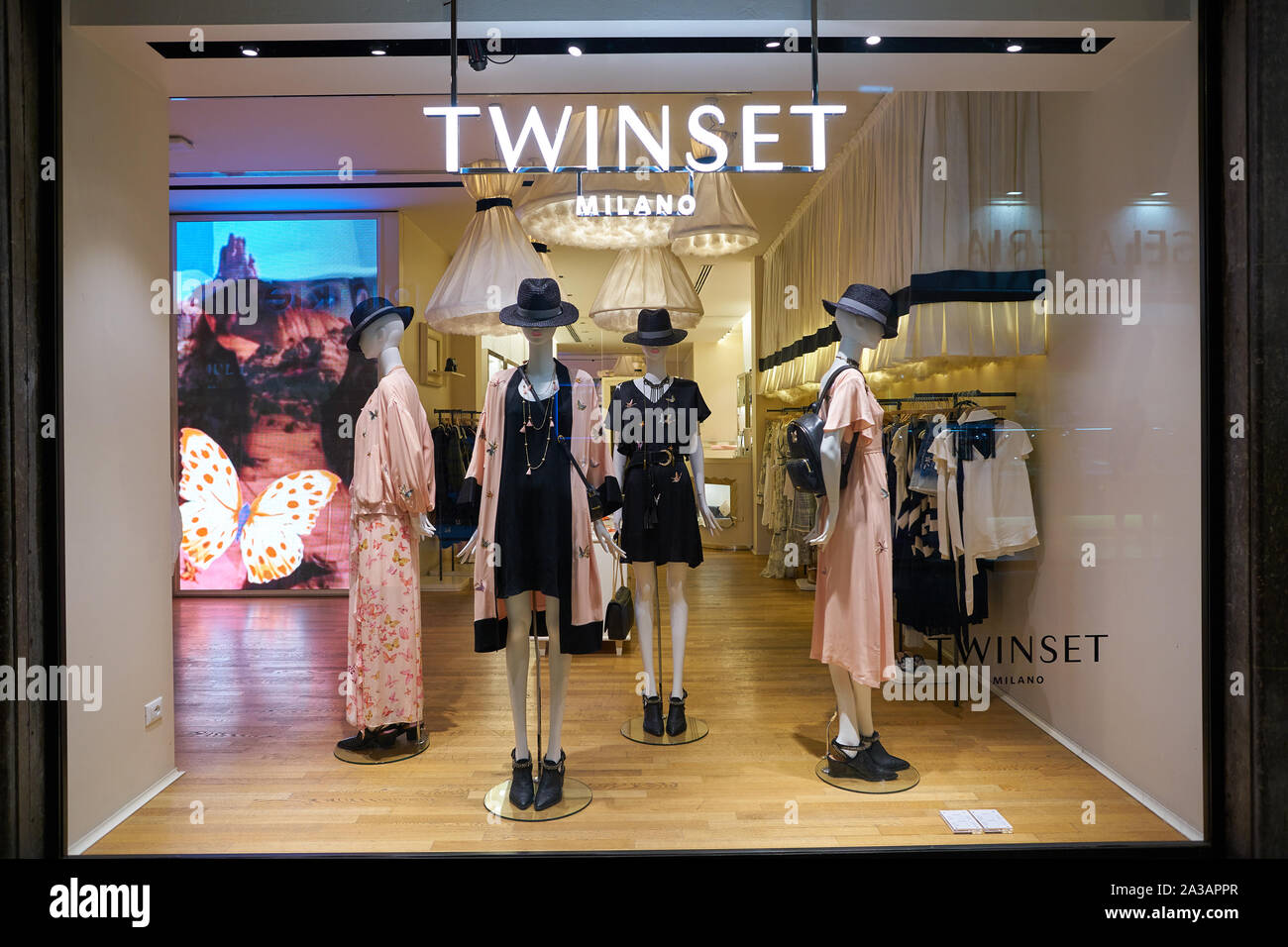 Vérone, Italie - circa 2019, mai : affichage fenêtre d'une boutique Twinset à Vérone. Banque D'Images