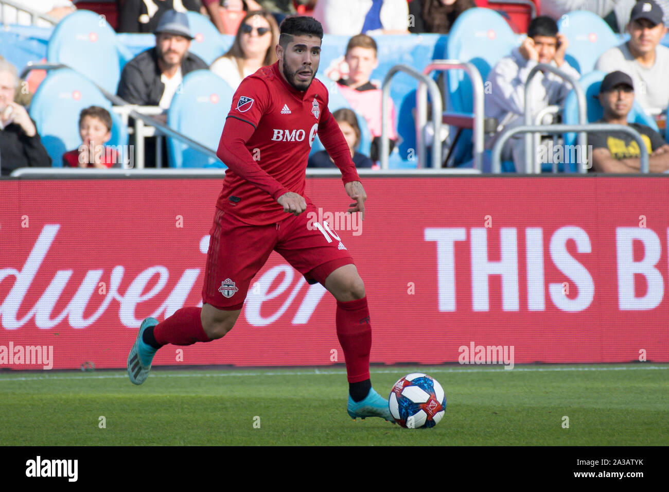 Toronto, Canada. 06 Oct, 2019. Alejandro Pozuelo (10) en action au cours de la MLS (Major League Soccer) match entre Toronto FC et Columbus Crew SC. Score final : Toronto FC 1 - 0 SC Columbus Crew. Credit : SOPA/Alamy Images Limited Live News Banque D'Images