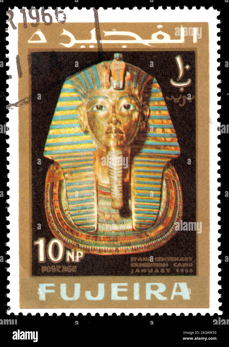 FUJEIRA - VERS 1966 : un timbre imprimé en masque de Toutankhamon Fujeira montre avec l'inscription et le nom de la série "Exposition du Centenaire de l'estampillage, Le Caire Banque D'Images