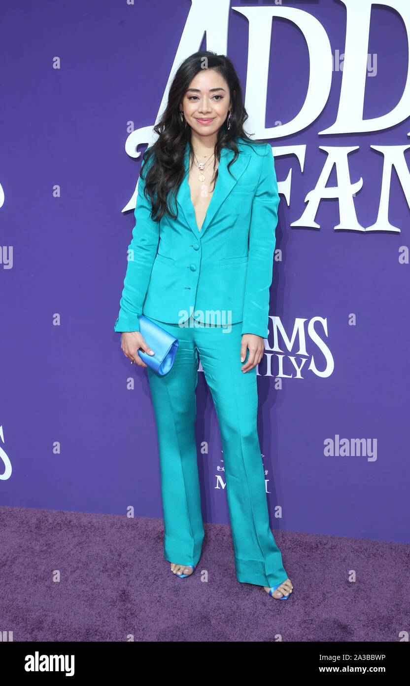 Century City, CA. 6 octobre, 2019. Aimee Garcia, lors de la première mondiale de la famille Addams à AMC Westfield Century City en Californie, le 56 octobre 2019. Credit : Faye Sadou/media/Alamy Punch Live News Banque D'Images