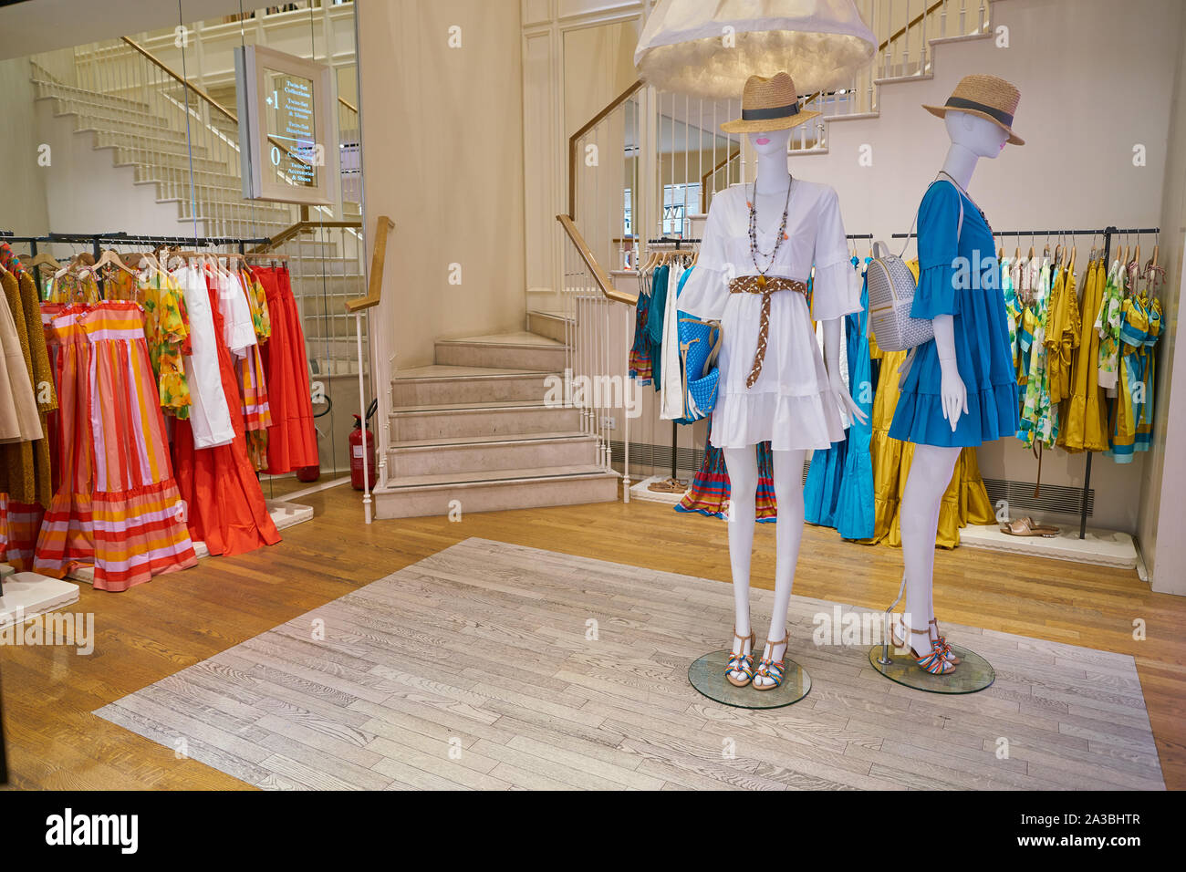 Vérone, Italie - circa 2019 MAI : interior shot of Twinset store à Vérone. Banque D'Images