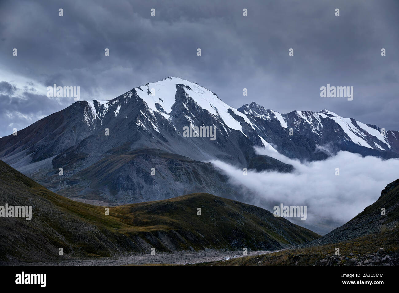 Paysage de montagnes du Tian Shan au Kazakhstan Banque D'Images