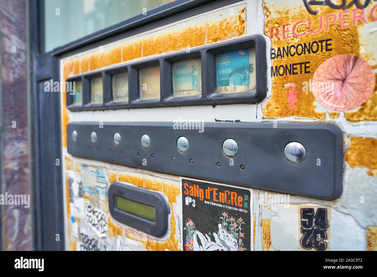 Venise, Italie - circa 2019 MAI : close up shot of broken (hs) self-service kiosque à Venise. Banque D'Images