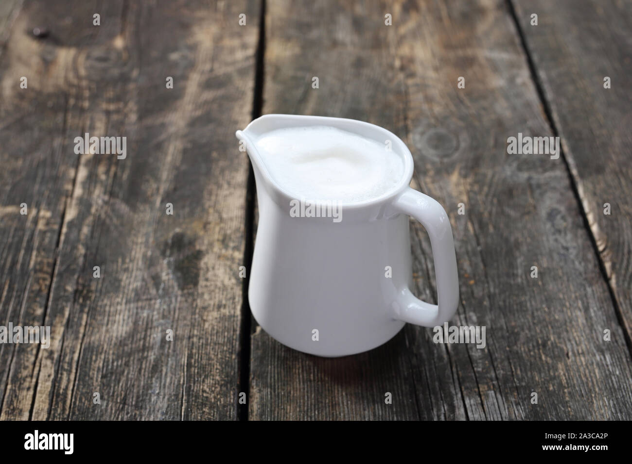 Café au lait sur un fond de bois. Additif Café Banque D'Images