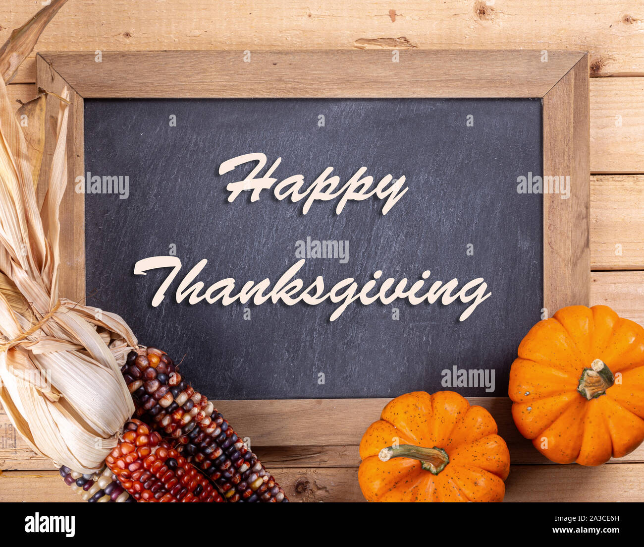Joyeux Thanksgiving Texte Ecrit Sur Une Ardoise Avec Des Mini Potirons Et Indian Corn Photo Stock Alamy Joyeux Thanksgiving Texte Ecrit Sur Une Ardoise Avec Des Mini Potirons Et Indian Corn Photo Stock Alamy