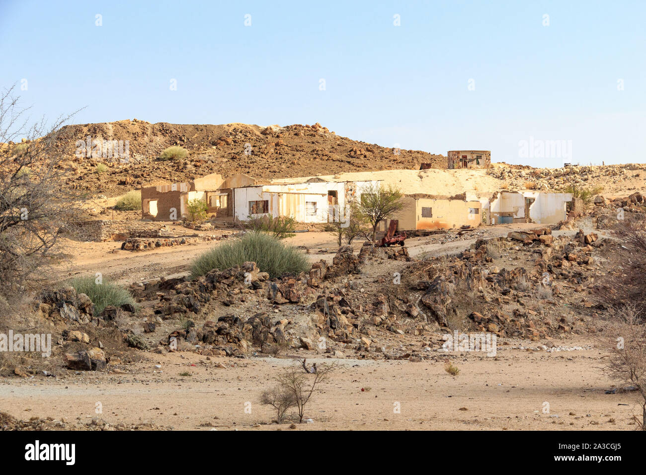 Ruines d'une colonie abandonnée dans un paysage stérile, Damaraland, Namibie, Afrique Banque D'Images