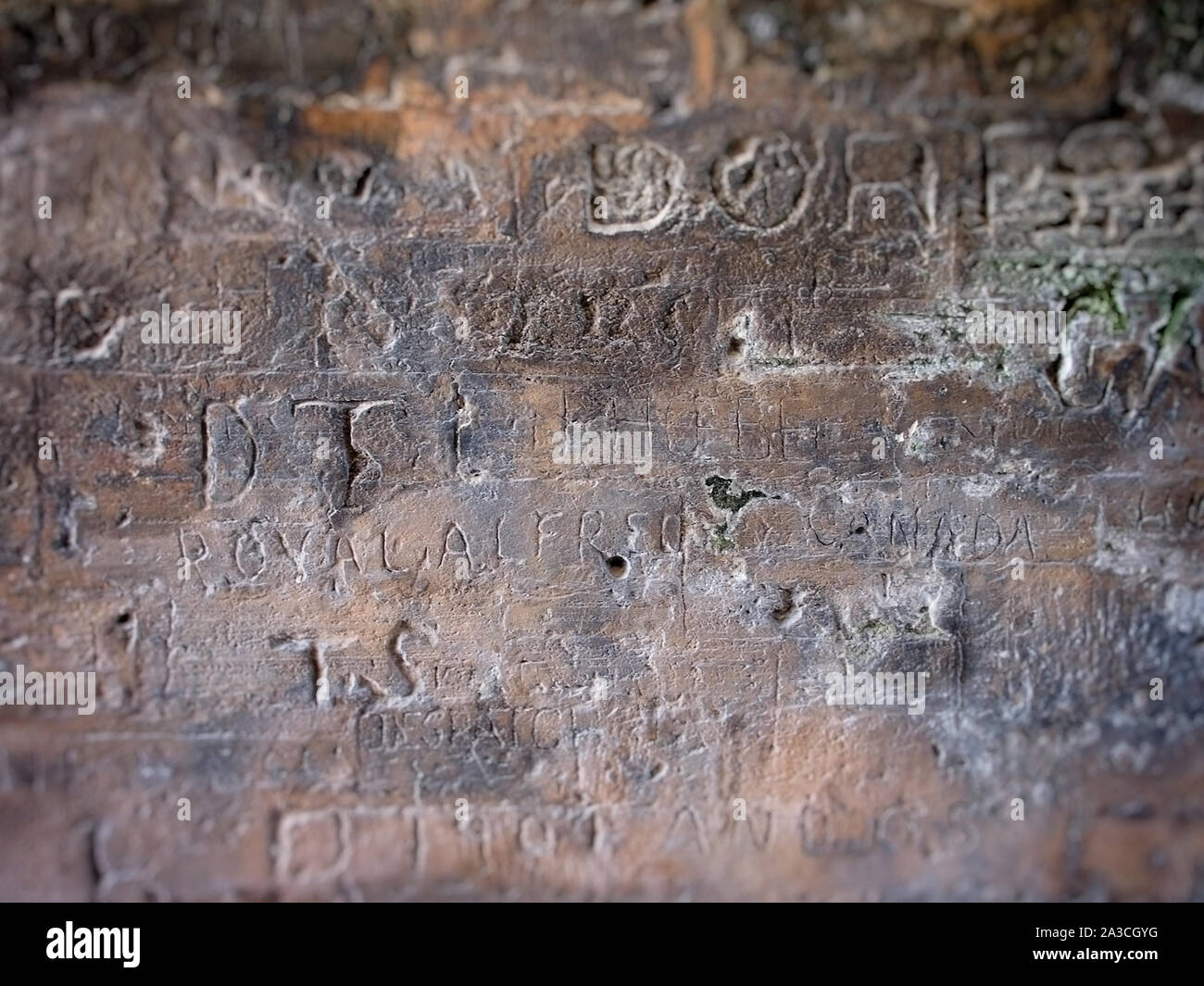 Écrits sur mur de pierre gravée Banque D'Images