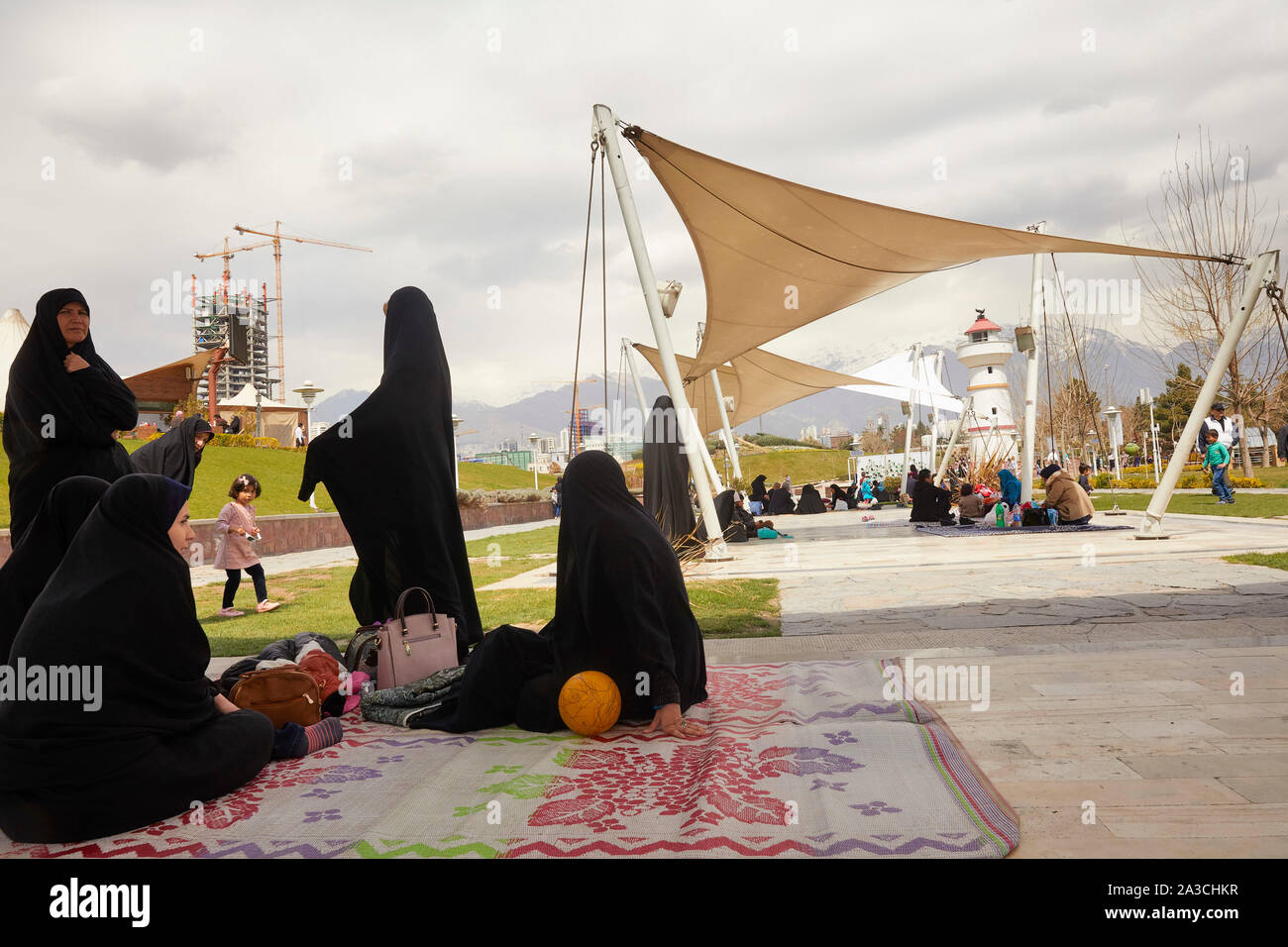 L'Iran Téhéran Téhéran Tabiat 30-03-2017 pique-nique touristiques pont foto : Jaco Claude Rostand Banque D'Images