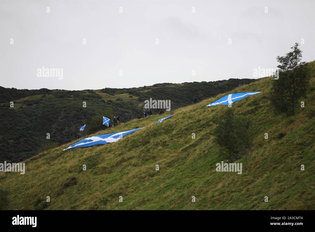 Sautoires sur la Colline - Arthurs Seat , Edimbourg - 2019-AUOB- indépendance écossaise mars . Banque D'Images