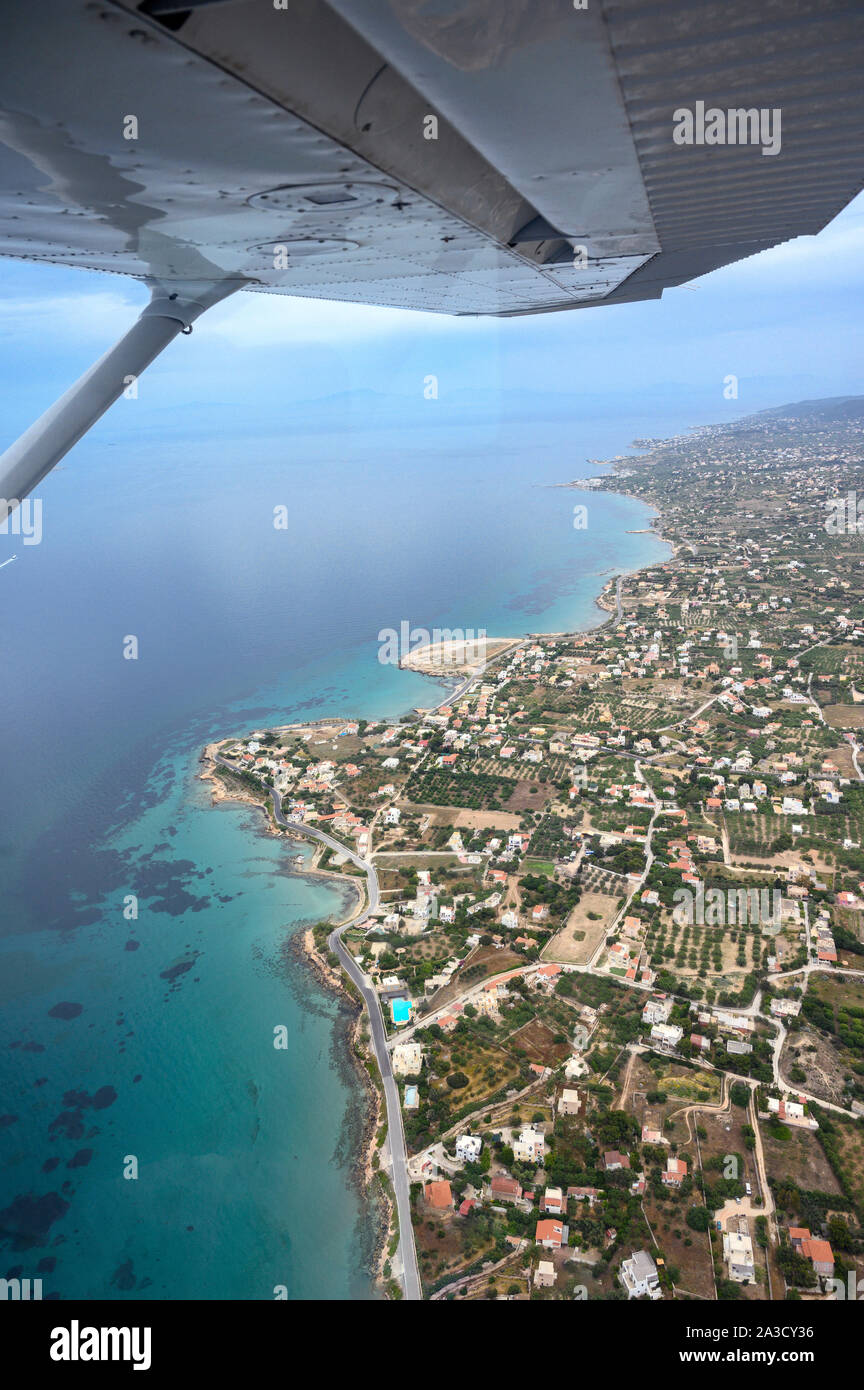 Vue aérienne de la côte nord de l'île d'Aegina dans le golfe Saronique, près d'Athènes, Grèce Banque D'Images