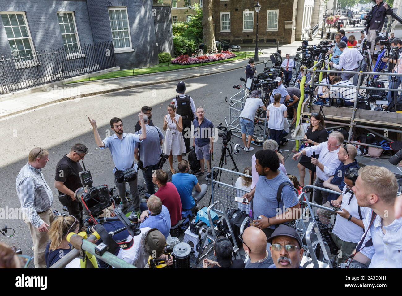 La plume de presse Médias Downing Street avec des photographes et des équipages en juillet 2019, Londres, Royaume-Uni Banque D'Images
