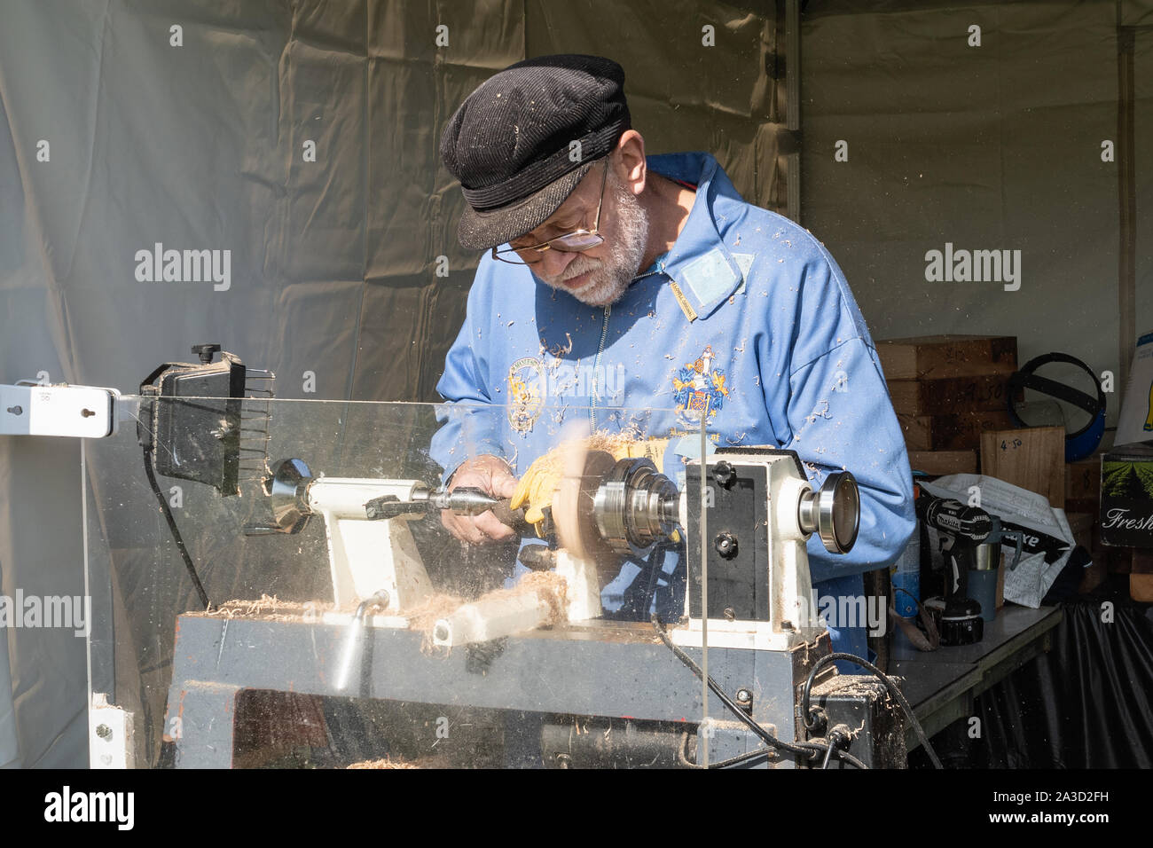 La démonstration de l'artisanat à l'homme de bois les collines du Surrey, UK Juste Bois Banque D'Images