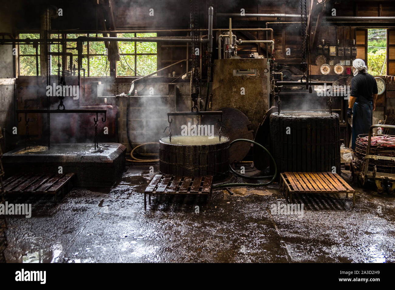Yasuhisa Serizawa dans Nishiizu-Cho la fabrication Katsuobushi, Shizuoka, Japon Banque D'Images