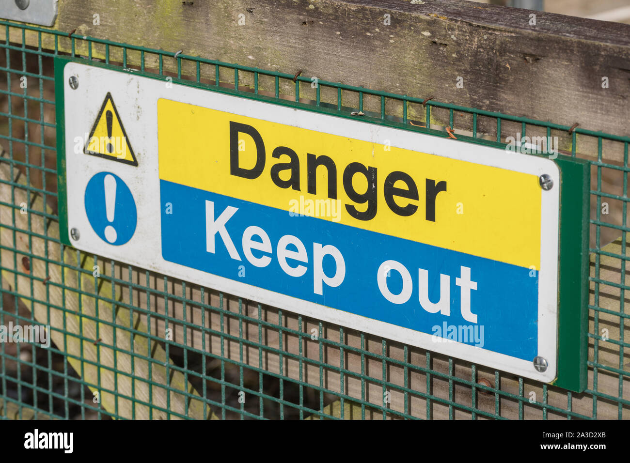 Panneau d'avertissement de danger du site / H&S panneau d'avertissement, chantier de clôture. Garder hors de danger, la signalisation de danger. Panneau d'avertissement public. Banque D'Images