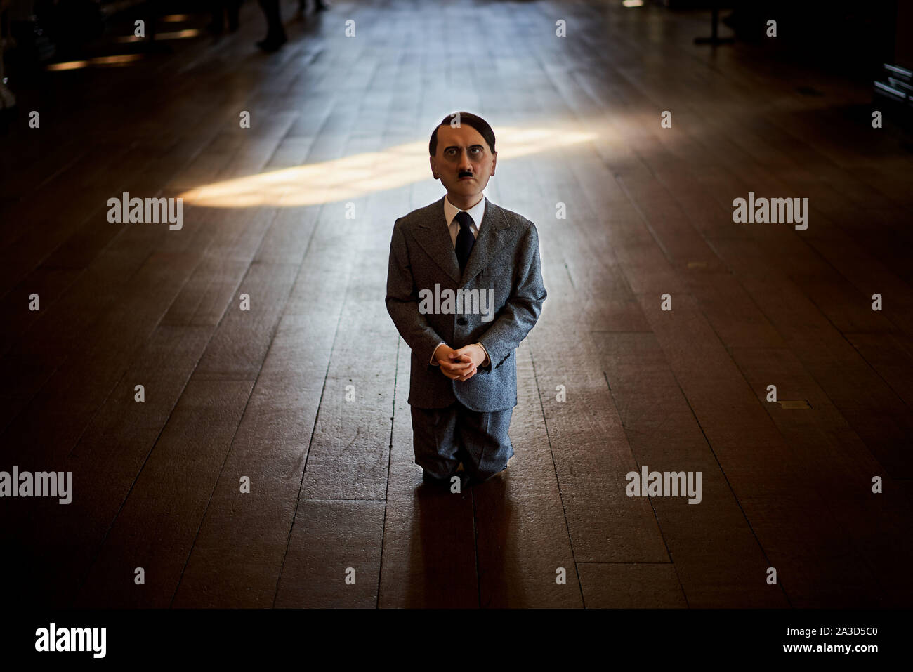 Lui, 2001 - une exposition temporaire de l'artiste Maurizio Cattelan à Blenheim Palace, Oxfordshire, UK Banque D'Images