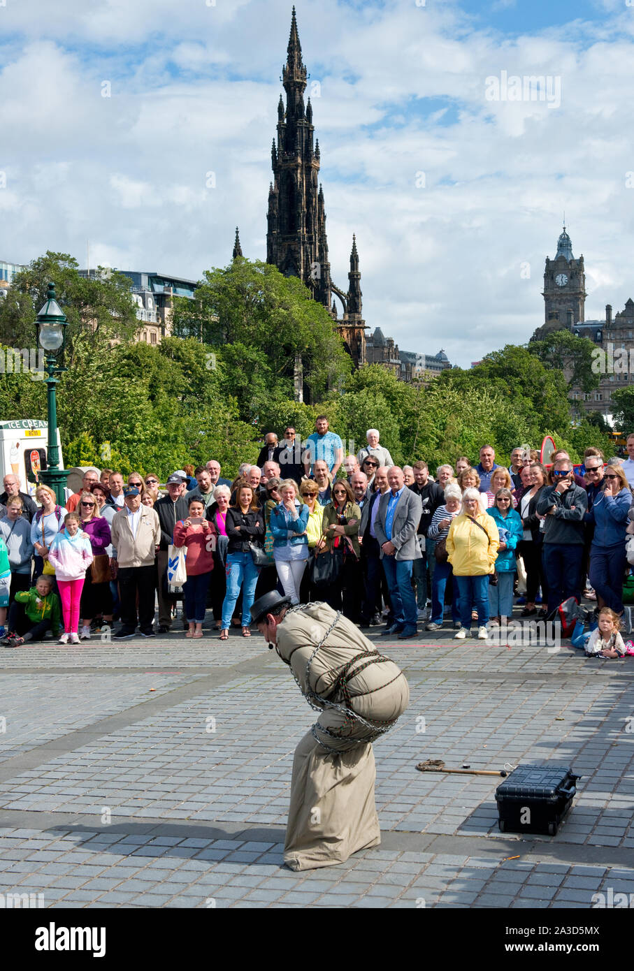 L'assassin street performer. Edinburgh Fringe Festival. Banque D'Images