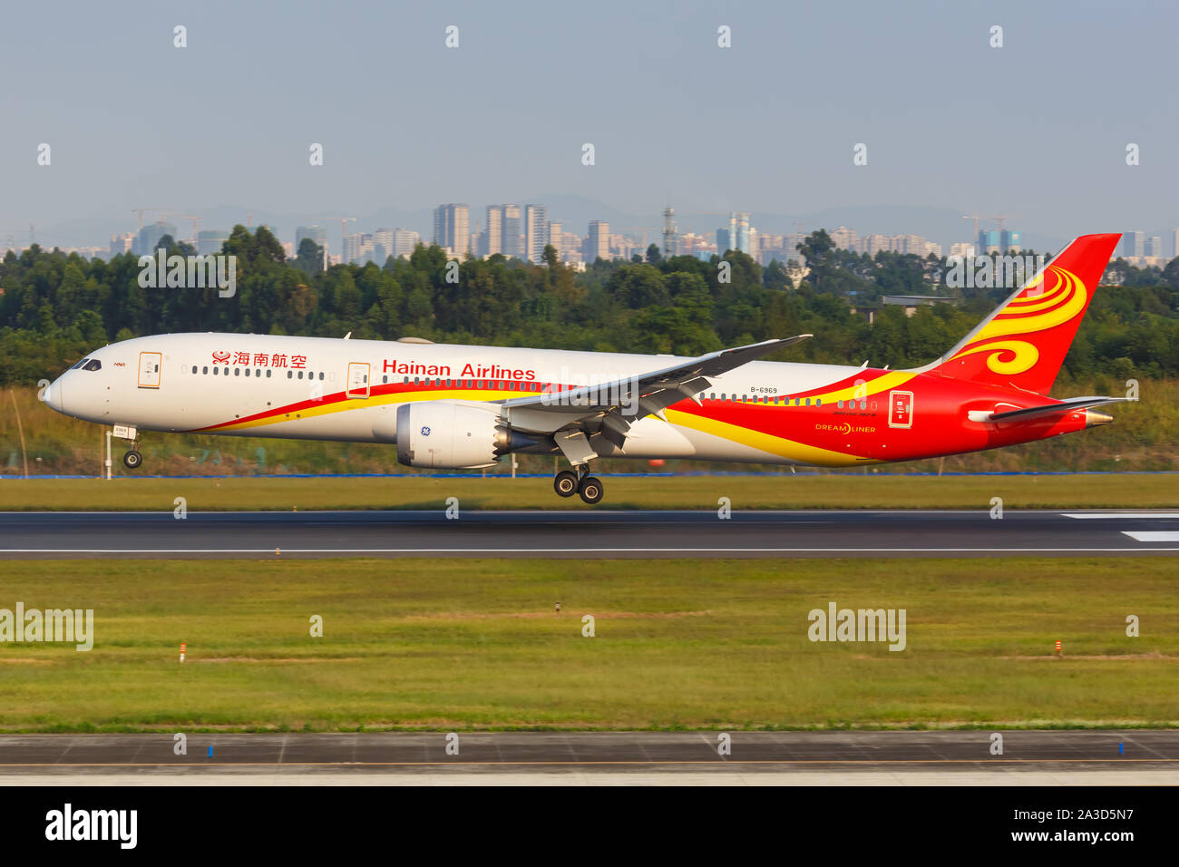 Chengdu, Chine - le 22 septembre 2019 : Hainan Airlines Boeing 787-9 Dreamliner en avion aéroport de Chengdu (CTU) en Chine. Banque D'Images