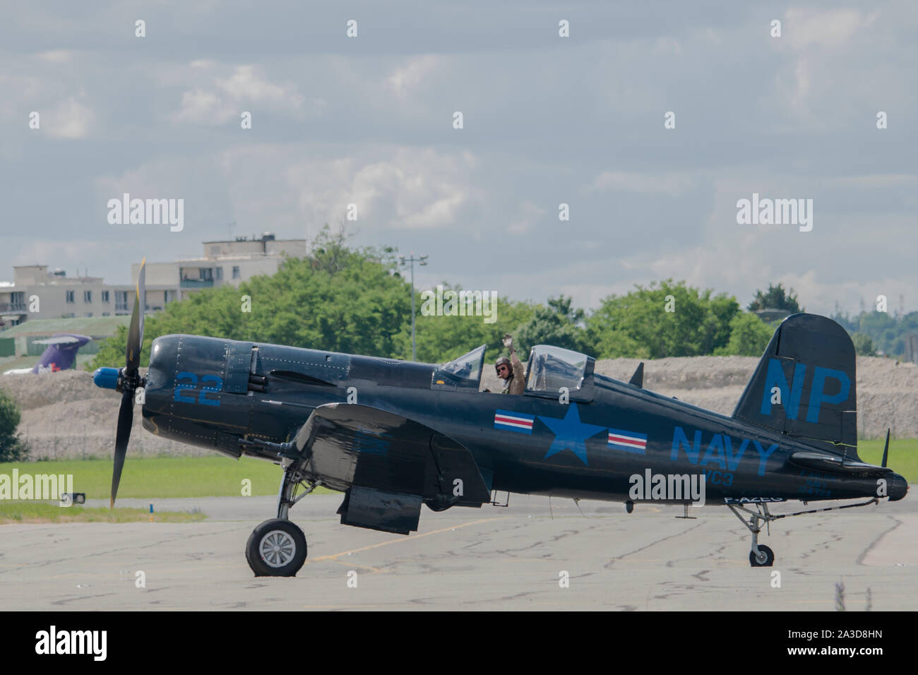 Chance Vought F4U Corsair en présentation au salon du Bourget 2019, apres roulage présentationen vol. Pilote verrière ouverte. Banque D'Images