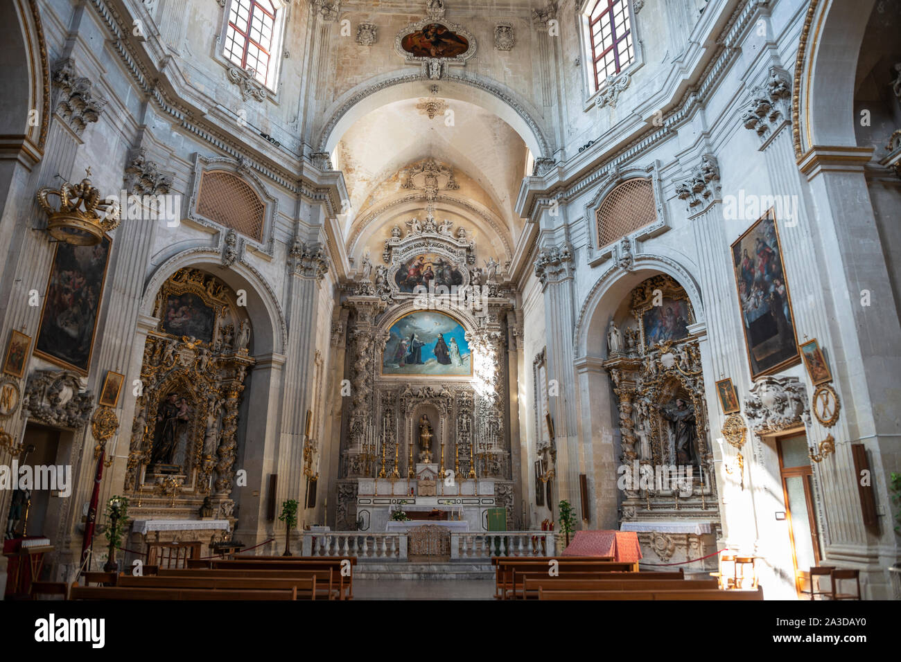 Intérieur de l'église de Santa Chiara (Église de Saint Clare) dans la Via Vittorio Emanuele II, Lecce, Puglia (Pouilles) dans le sud de l'Italie Banque D'Images