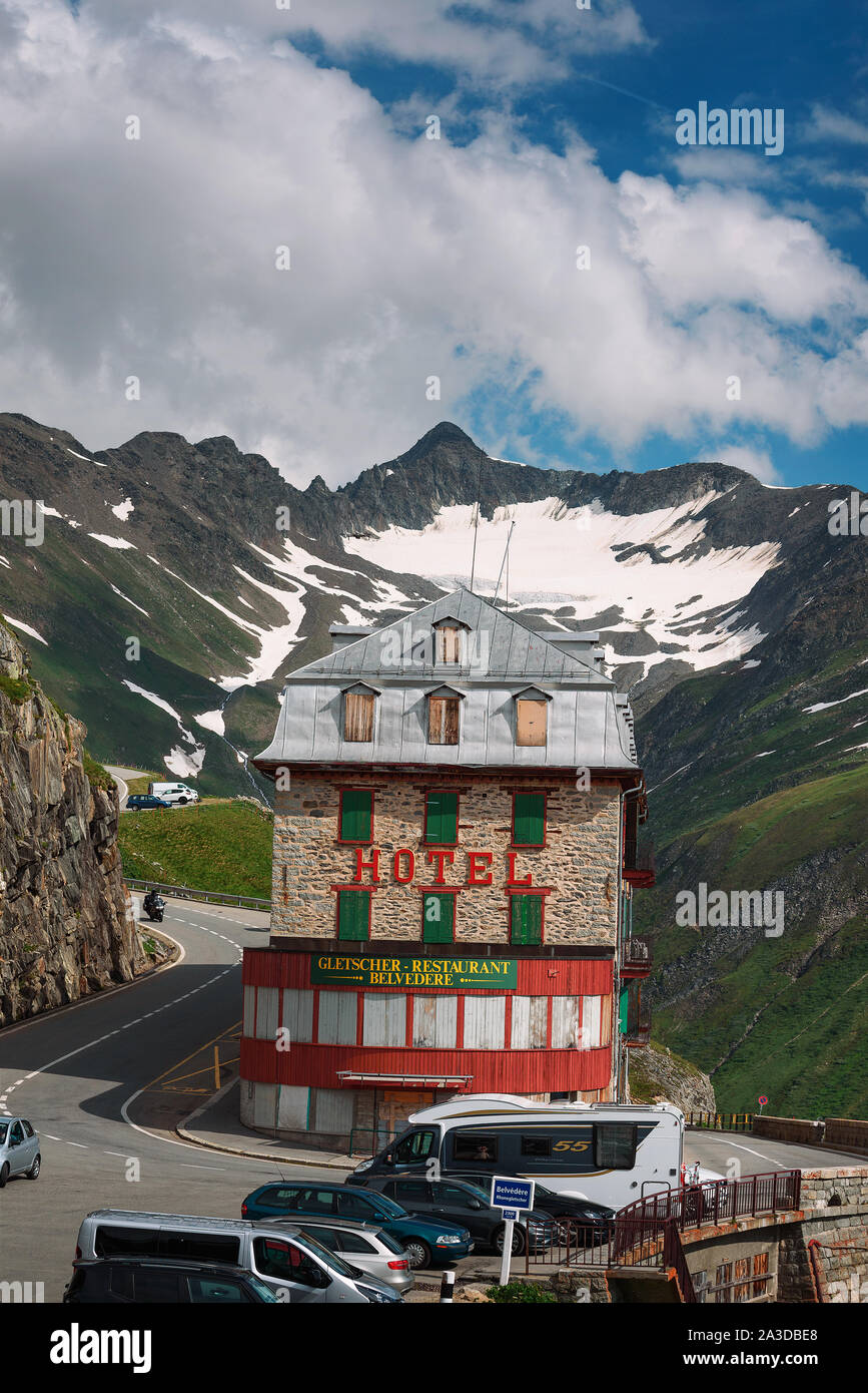 Hôtel de montagne fermé situé près du glacier du Rhône dans la région de Berchtesgaden, Suisse Banque D'Images