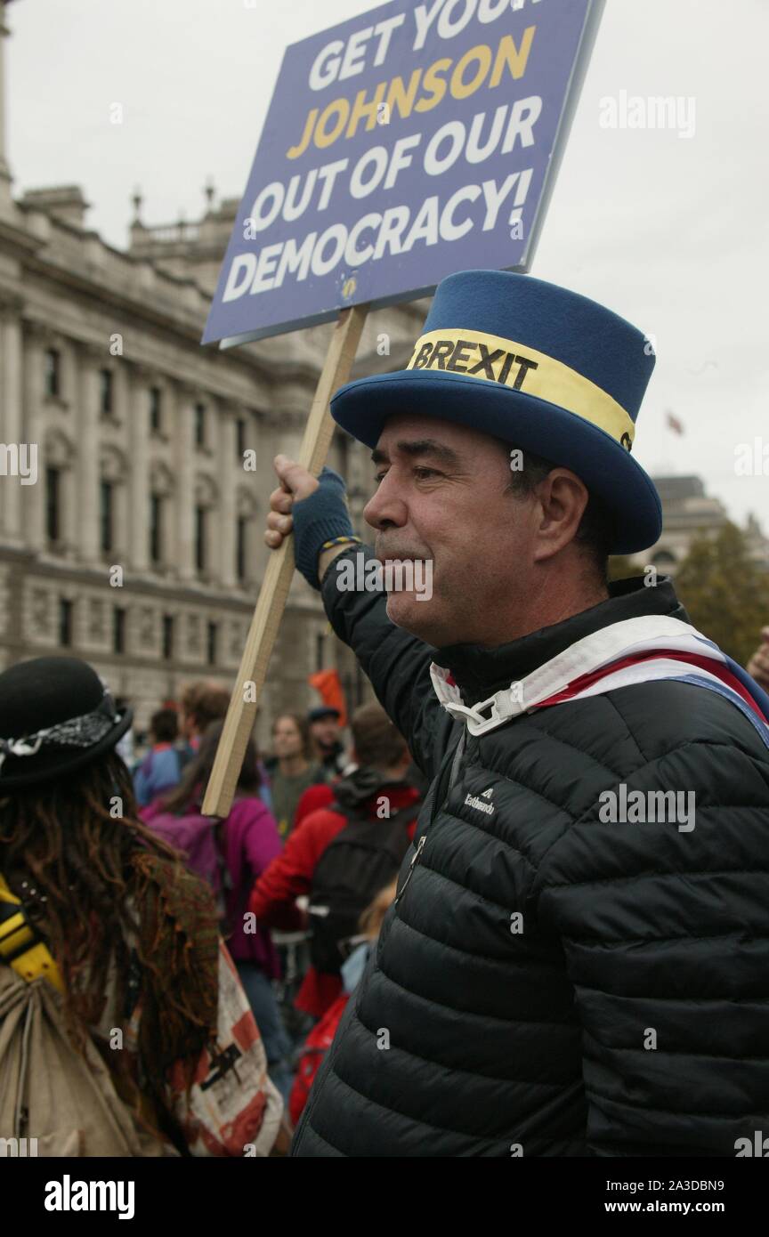 Londres, Royaume-Uni. 07Th Oct 2019, Steve Bray, M. Brexit Stop à l'extinction de rébellion protester à Westminster, pour mettre en évidence les changements climatiques. © Martin Foskett/Knelstrom Ltd/Alamy Live News Banque D'Images