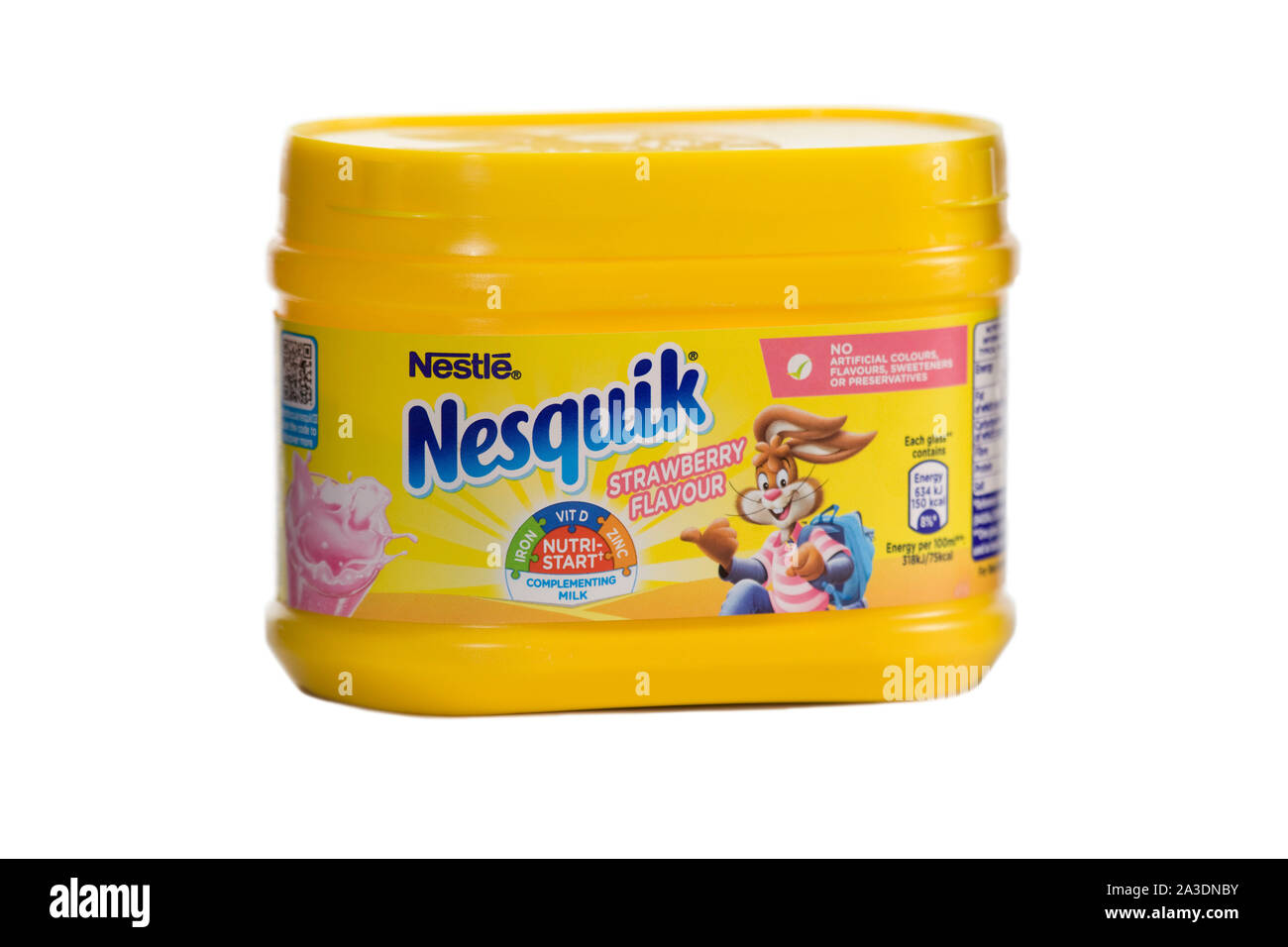 Nesquick Strawberry milkshake sur conteneur isolé sur fond blanc Banque D'Images