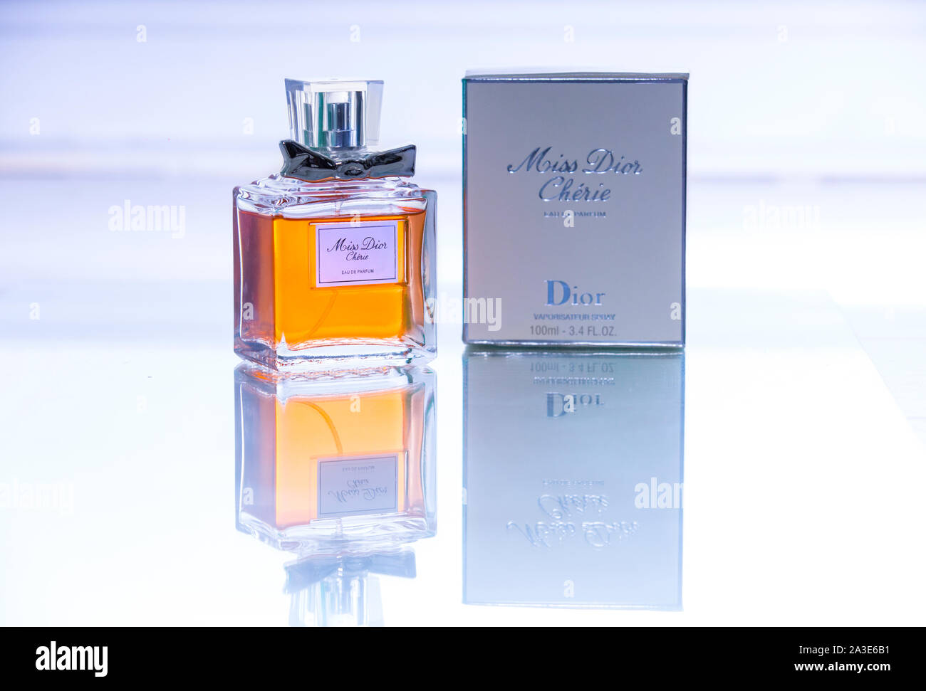 Dior perfume Banque de photographies et d'images à haute résolution - Alamy