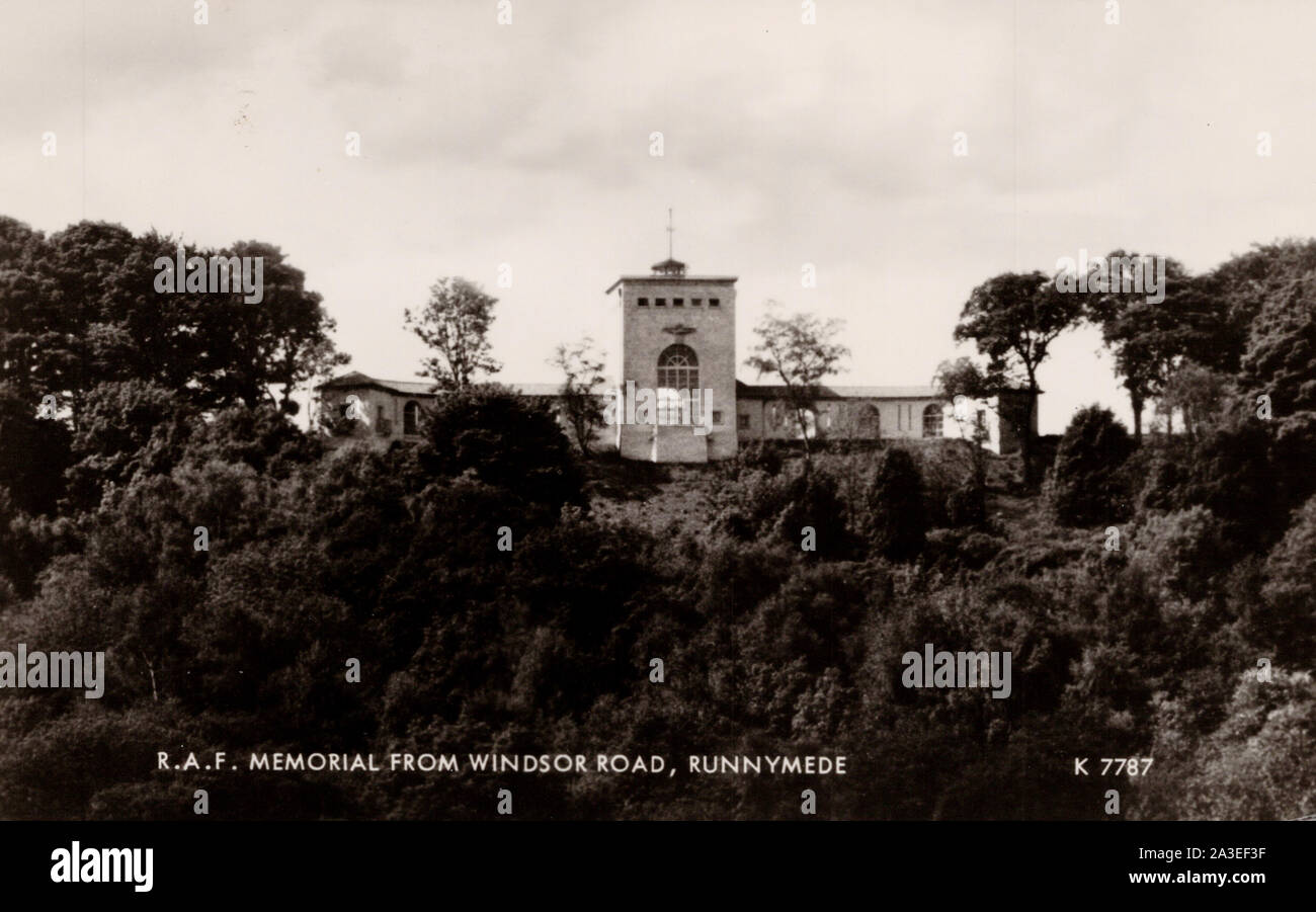 RAF Memorial de Windsor Road, Runnymede Surrey Angleterre, ancienne carte postale Banque D'Images