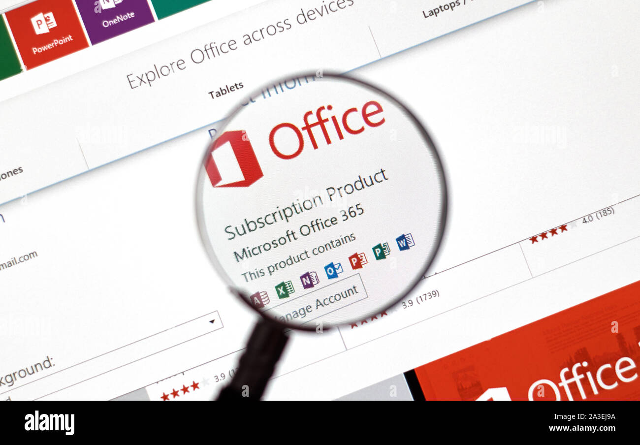 Montréal, Canada - Février 2016 - Microsoft Office 365 sur le web sous loupe. Banque D'Images